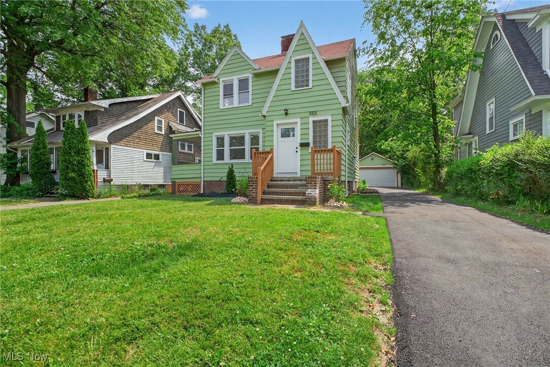 Property Photo: 955 Montford Road OH 44121