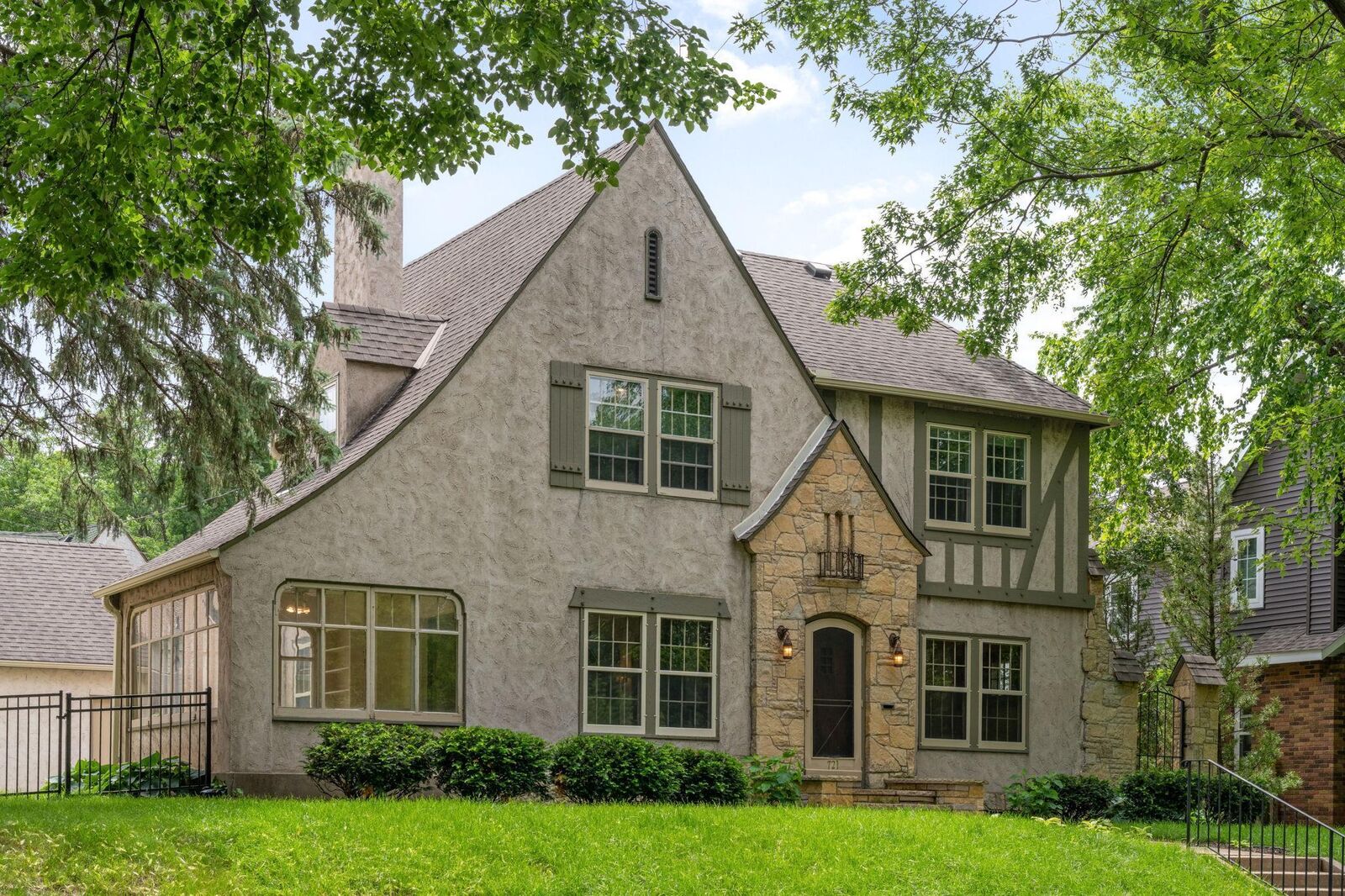 Property Photo:  721 W Minnehaha Parkway  MN 55419 