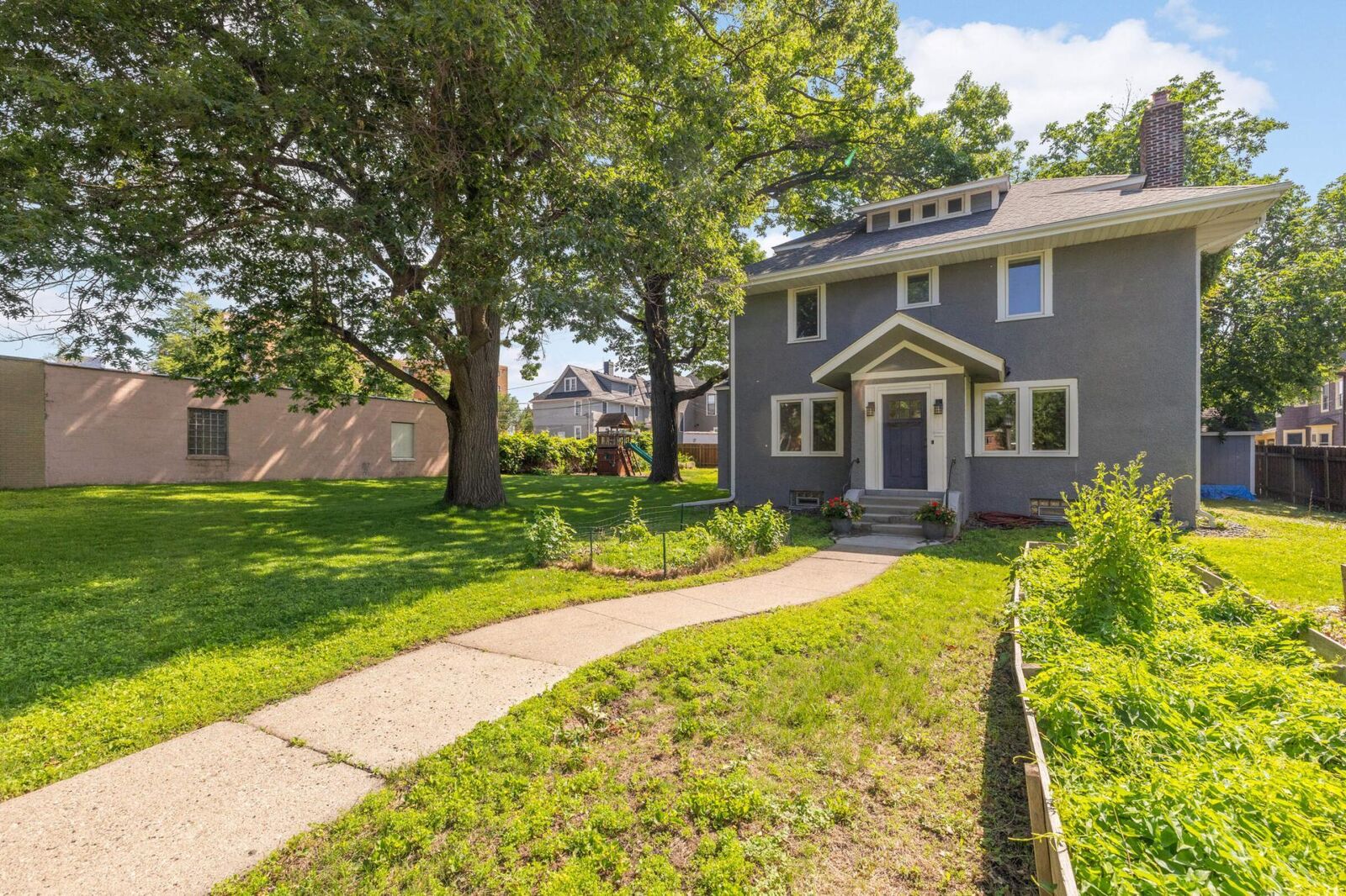 Property Photo:  2213 Nicollet Avenue  MN 55404 