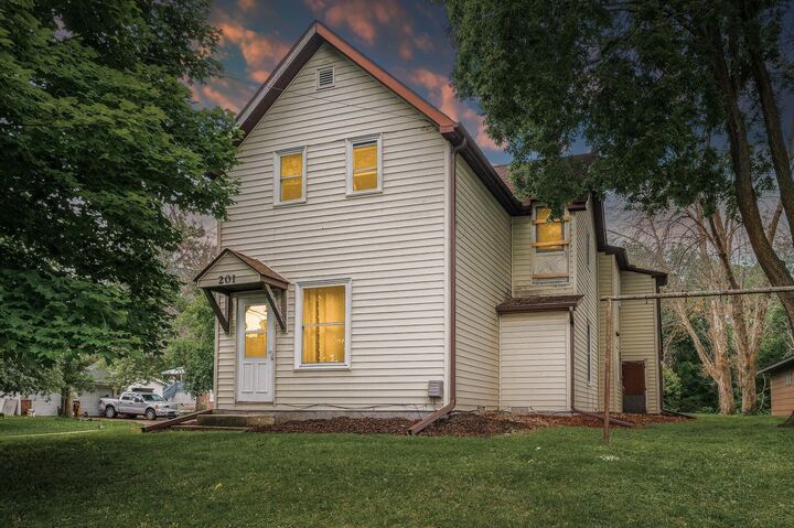 201 W Forest Street  Belle Plaine MN 56011 photo
