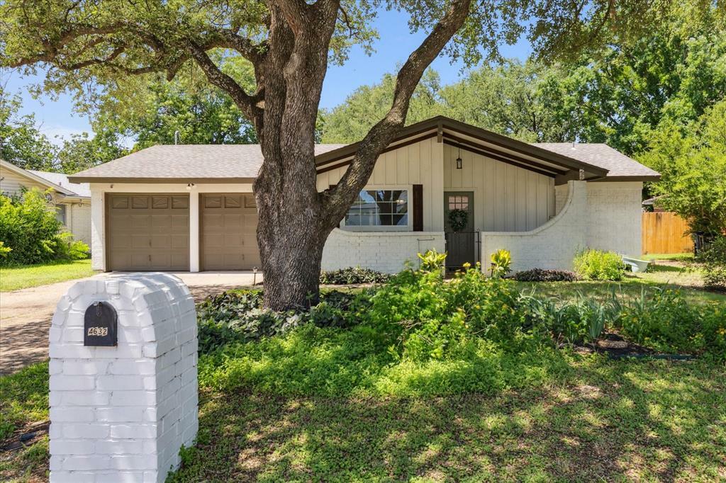 Property Photo: 4632 Ivanhoe Drive TX 76132