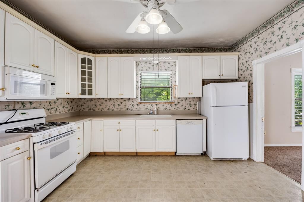Property Photo:  704 E Main Street  TX 75145 