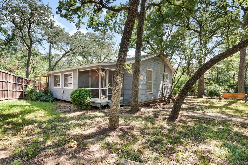 Property Photo: 150 Coneflower Road TX 76208