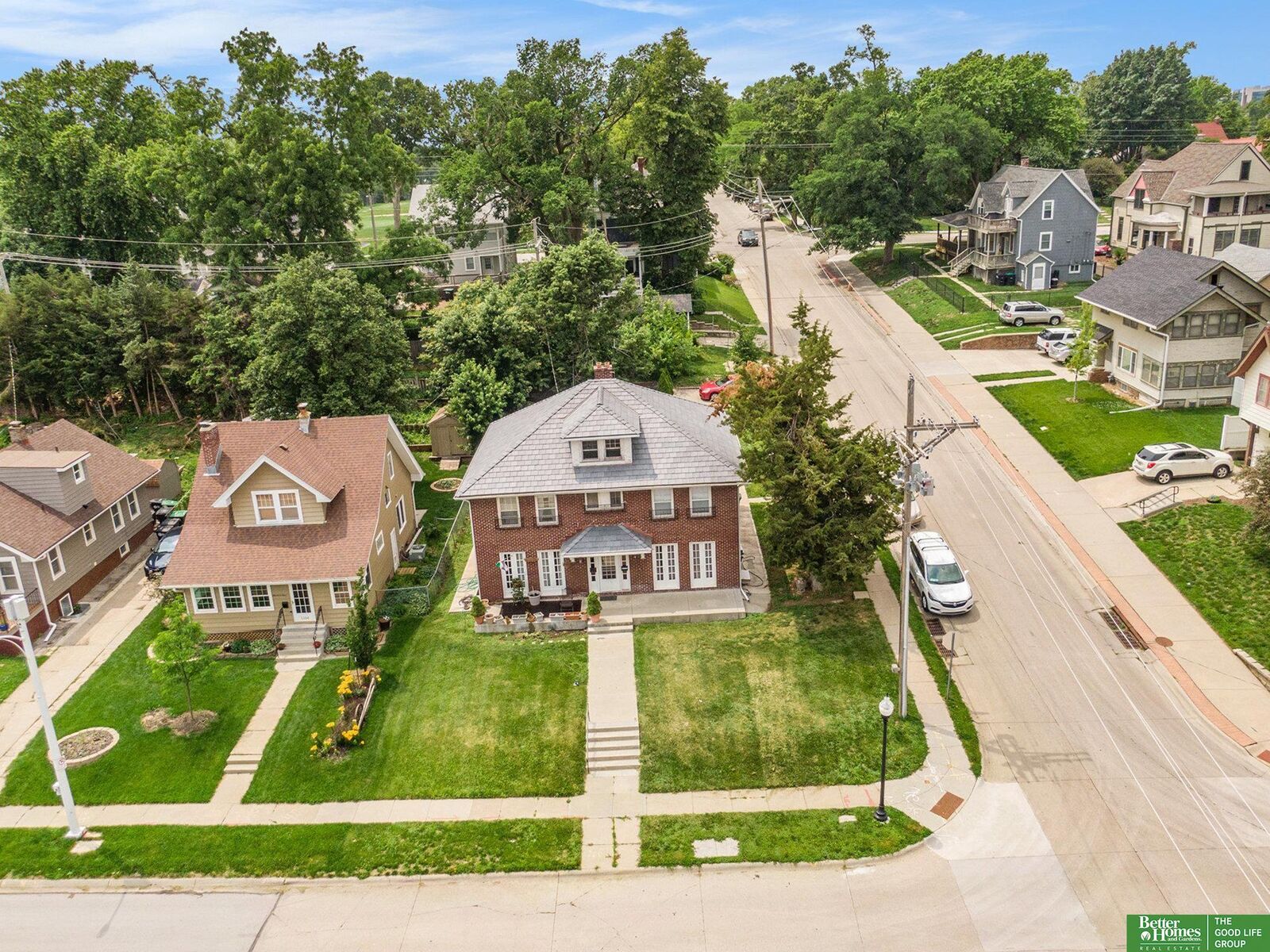 Property Photo: 1100/1102 S 35 Avenue NE 68105