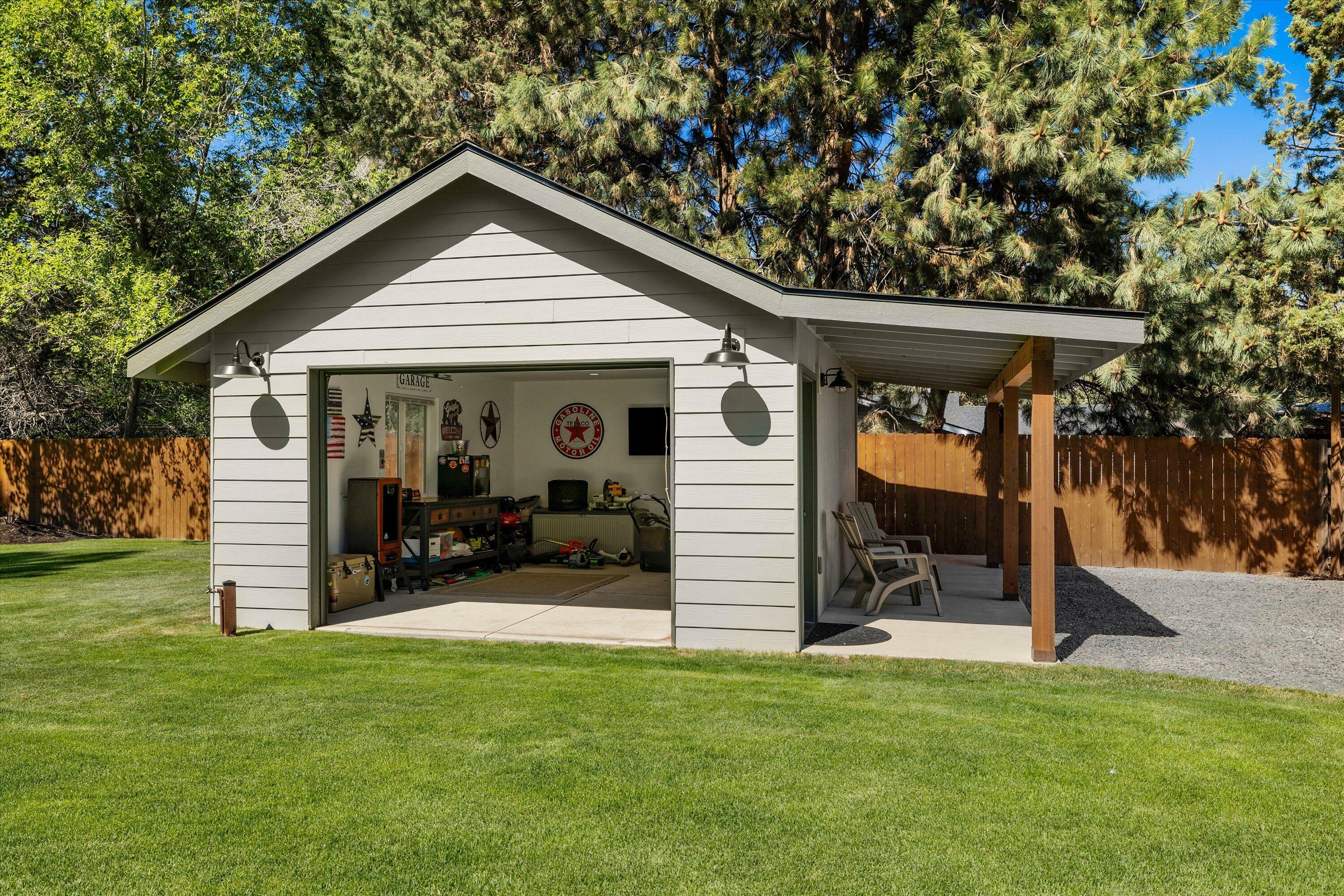 Property Photo: 351 SE Soft Tail Loop OR 97702
