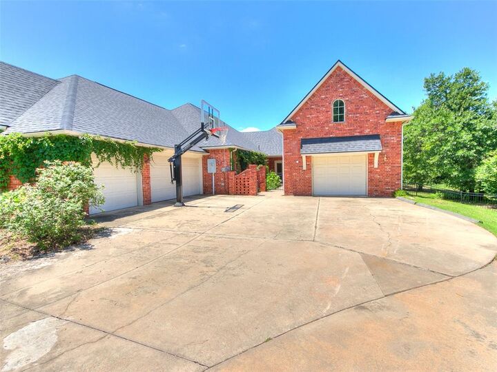 Property Photo: 1031 Hidden Valley Lane OK 73020