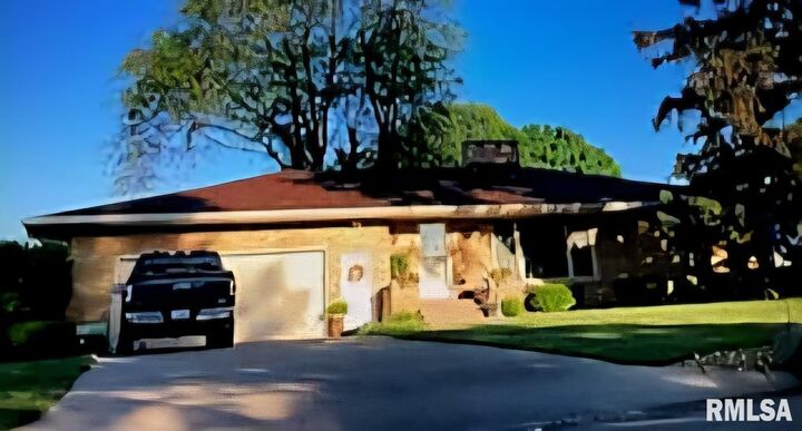 1136 Lawrence Drive  Canton IL 61520 photo