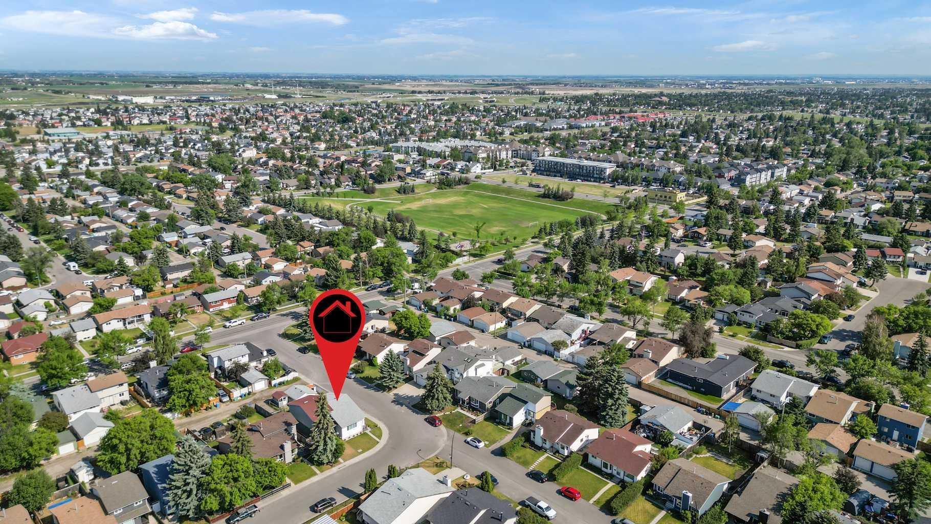 Property Photo:  130 Pinemeadow Road NE  AB T1Y 4N9 