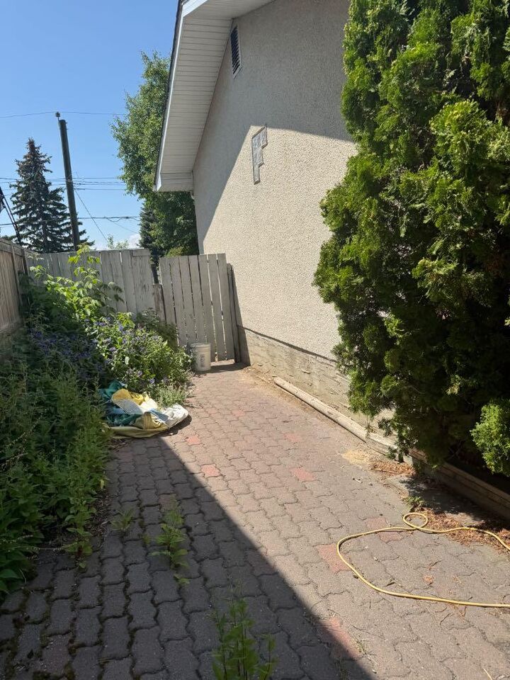 Property Photo: 431 Queen Charlotte Drive SE AB T2W 4H2