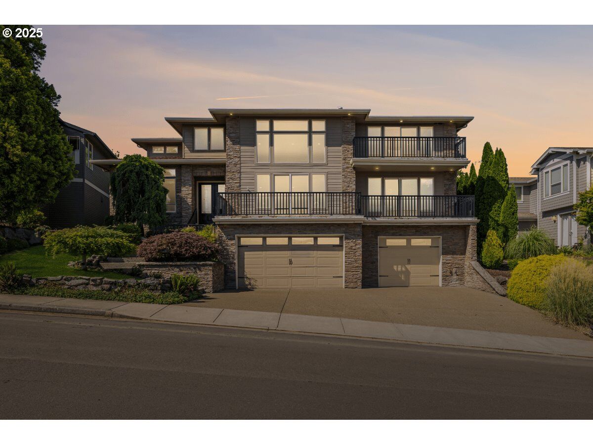 Property Photo: 173 W Y St WA 98671