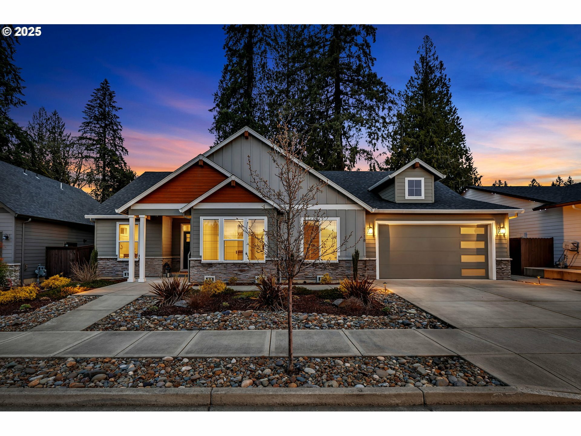 Property Photo:  1718 SE 40th St  WA 98606 