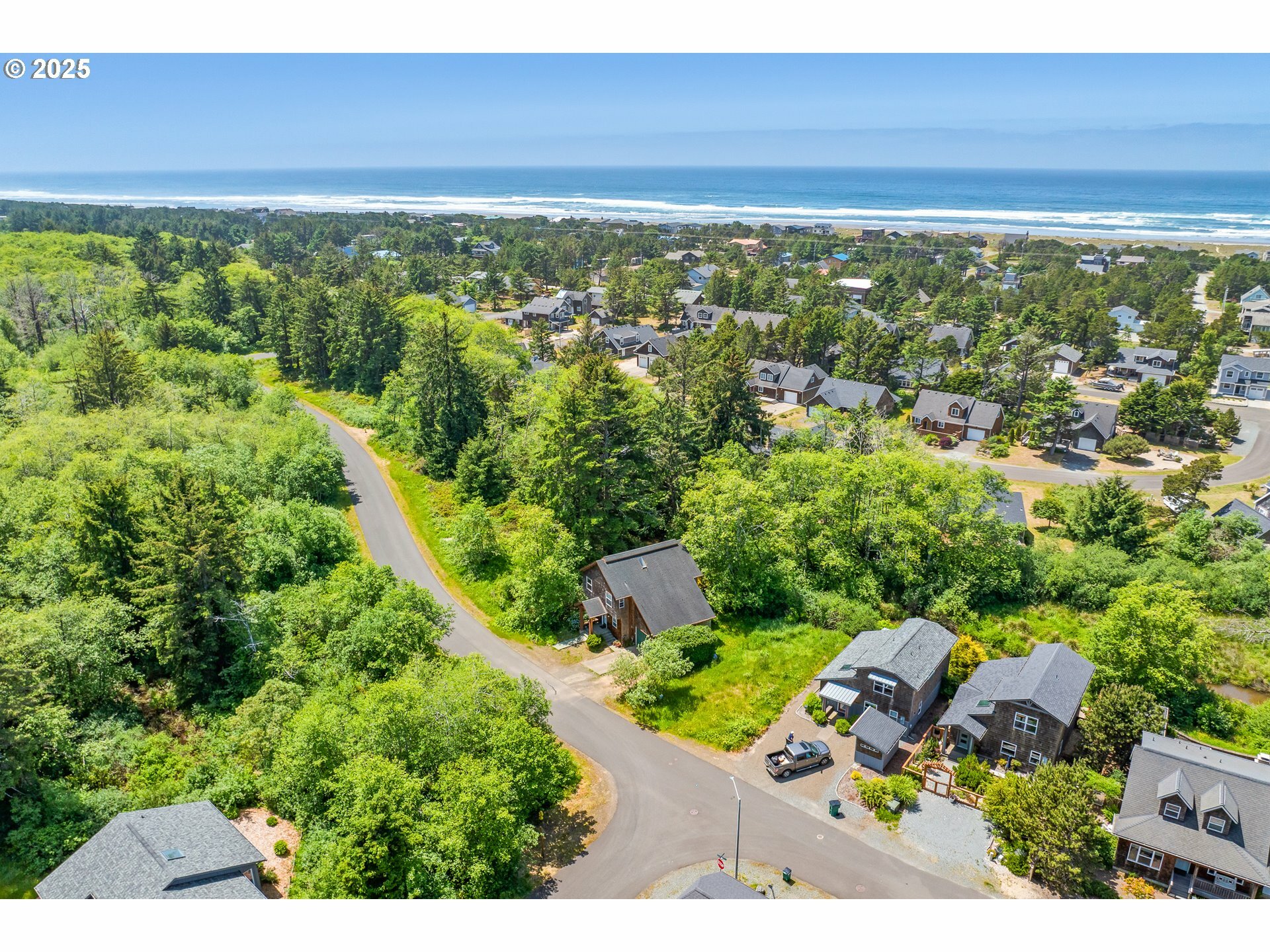 Property Photo: 26484 Kittiwake Dr OR 97136