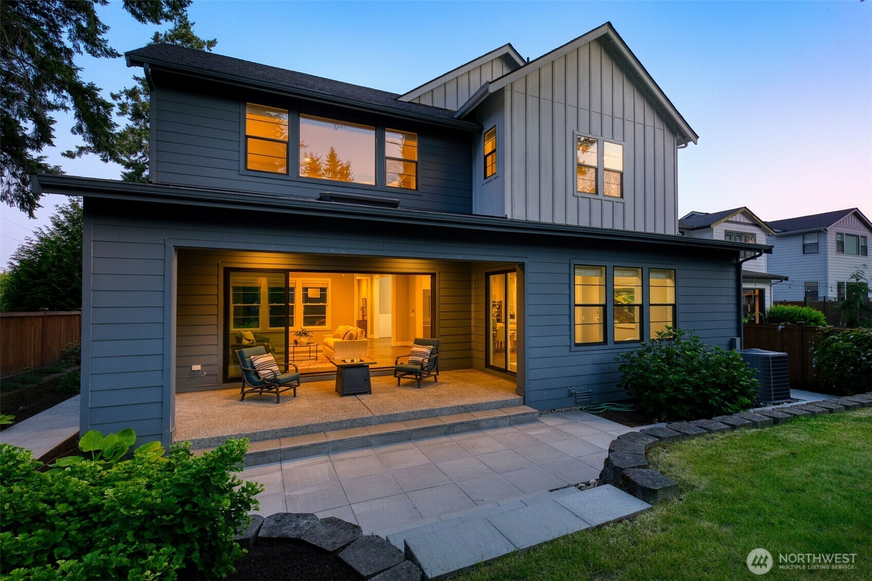 Property Photo:  8784 NE Winslow Grove Ct  WA 98110 