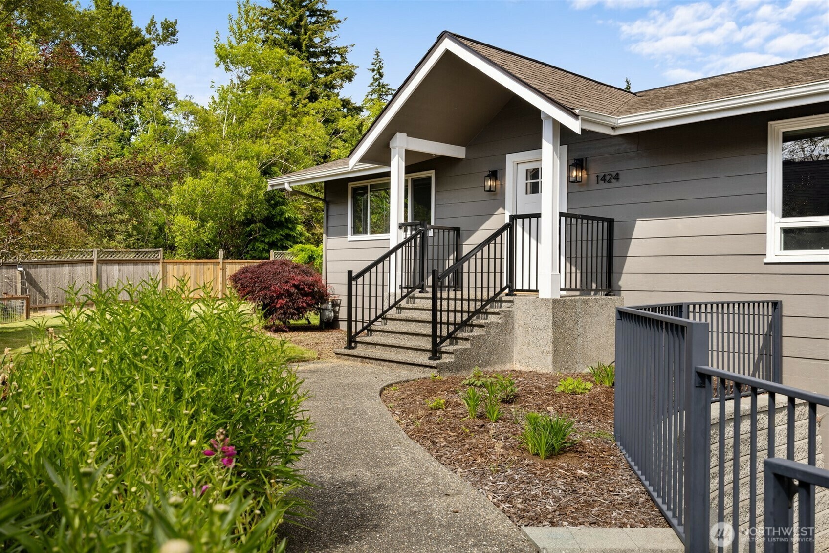 Property Photo: 1424 E 36th Lane WA 98226