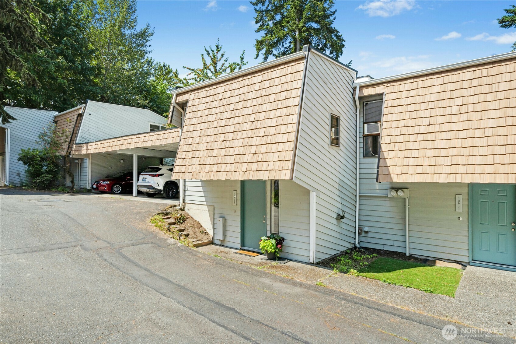 Property Photo: 12613 SE 42nd Street 613 WA 98006