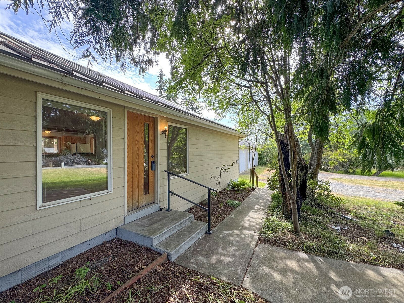 Property Photo: 1218 W Lauridsen Boulevard WA 98363