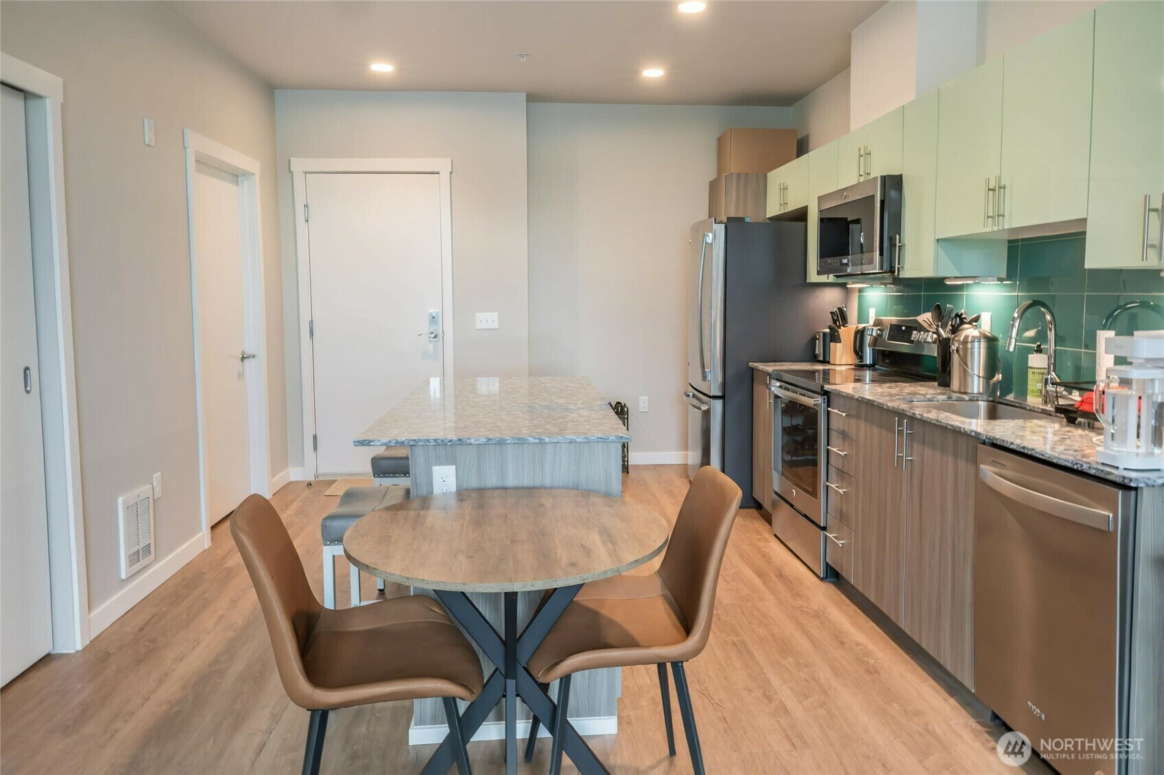 Property Photo: 1085 103rd Avenue NE 619 WA 98004