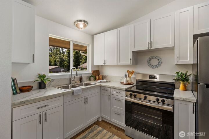 Property Photo: 3305 Hollywood Avenue WA 98225