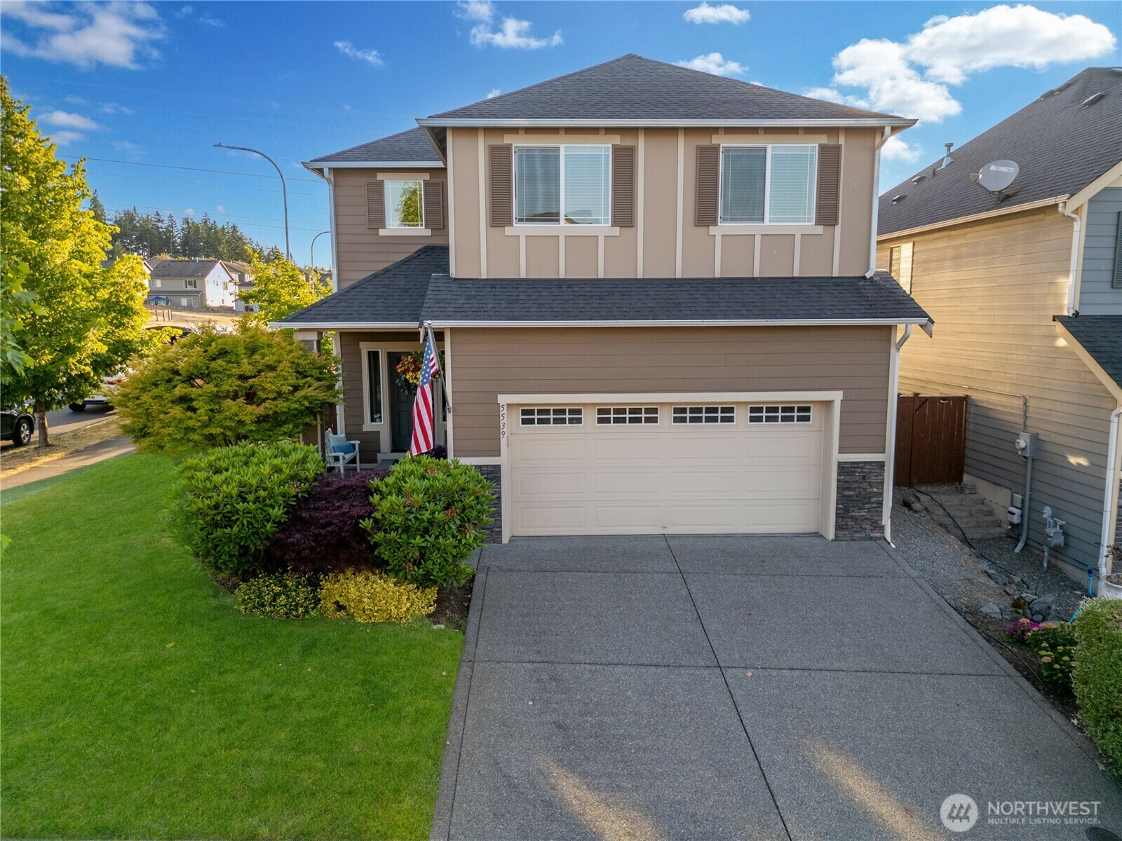 Property Photo: 5539 Charlotte Avenue SE WA 98092