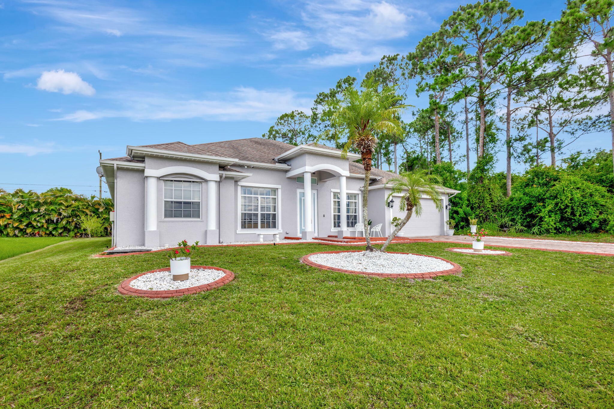 Property Photo: 1958 SW Del Rio Boulevard FL 34953
