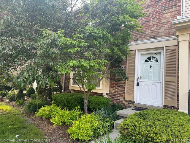 Property Photo: 5378 Breeze Hill Place Apt 32 MI 48098