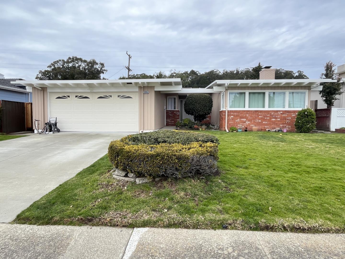 Property Photo:  886 Robin Lane  CA 94030 