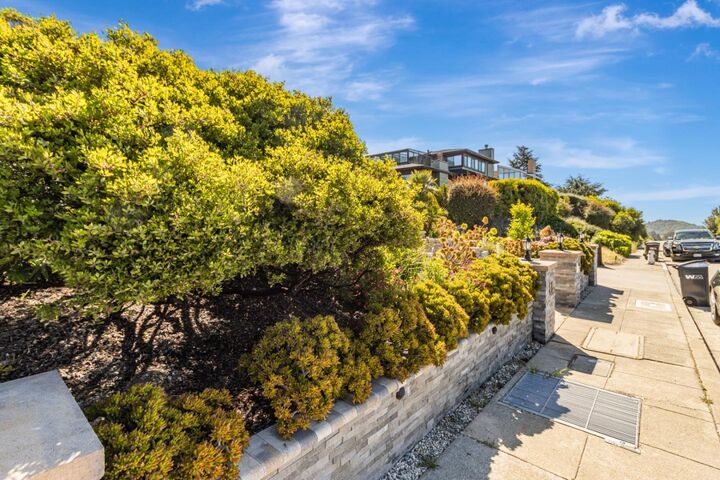 Property Photo:  11550 Skyline Boulevard  CA 94619 