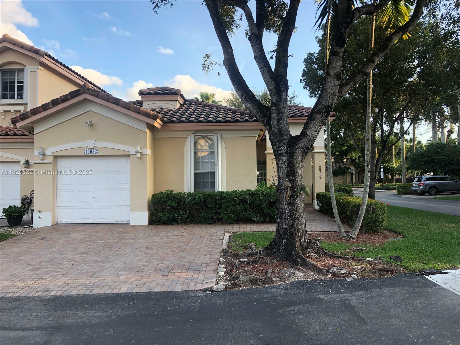 Property Photo:  10932 NW 69 St  FL 33178 