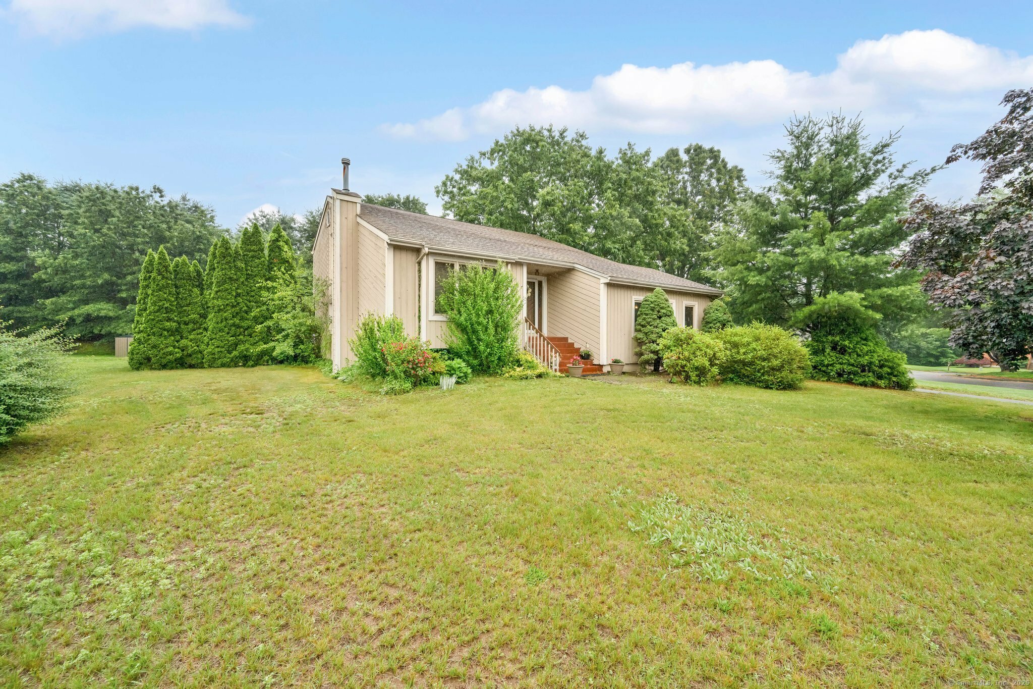 Property Photo: 17 Landing Circle CT 06095