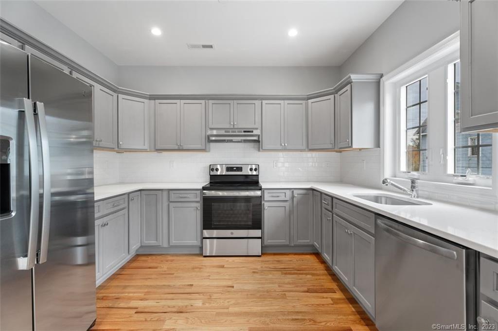 Property Photo:  232 Columbus Avenue 5  CT 06519 