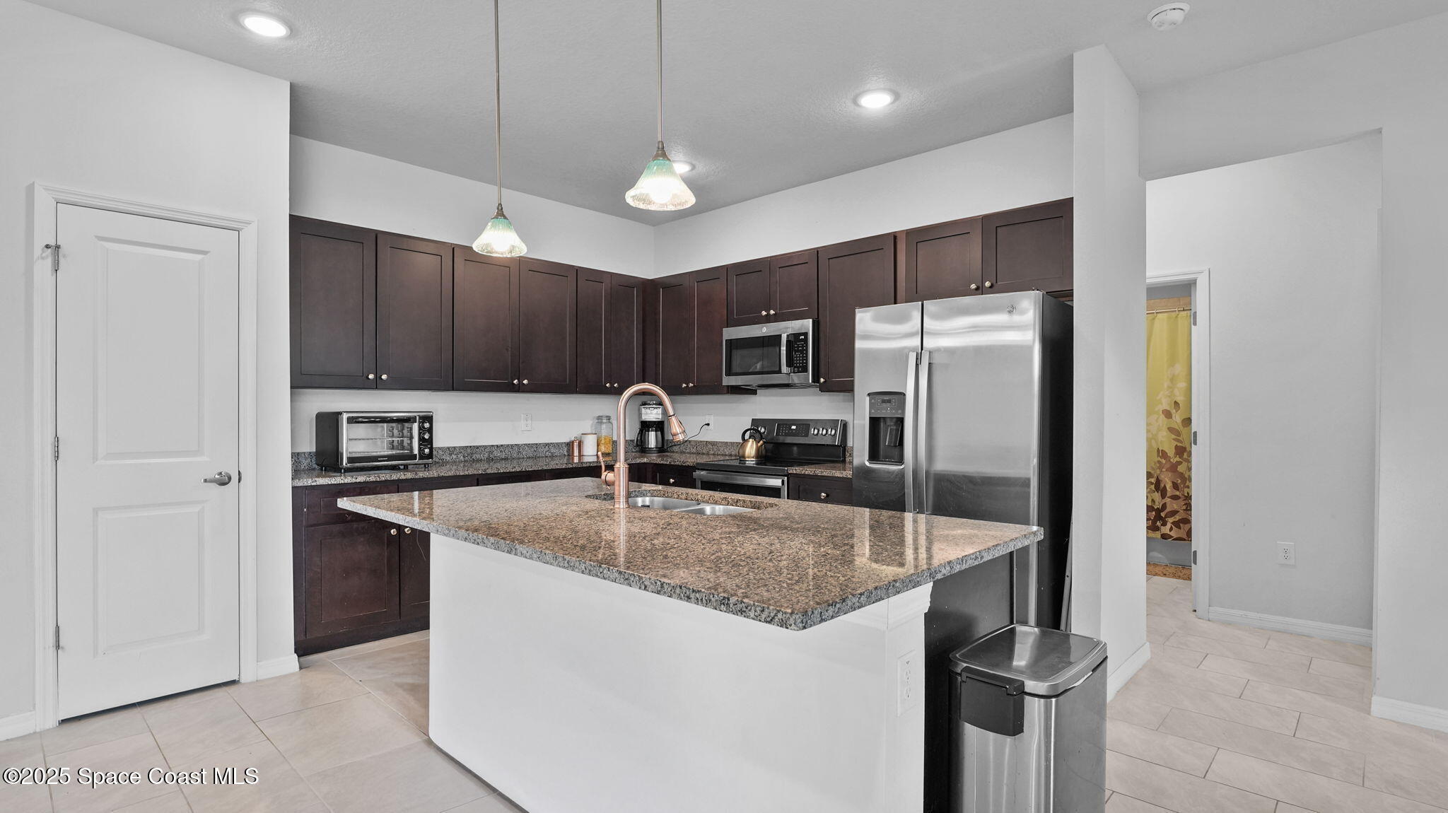 Property Photo: 837 Wakaw Lane SW FL 32908