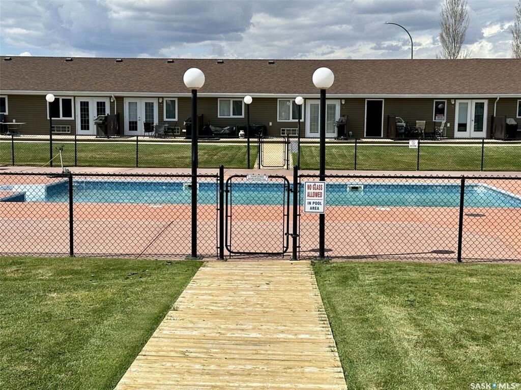 Property Photo:  1250 Aaro Avenue 15  SK S0H 1J0 