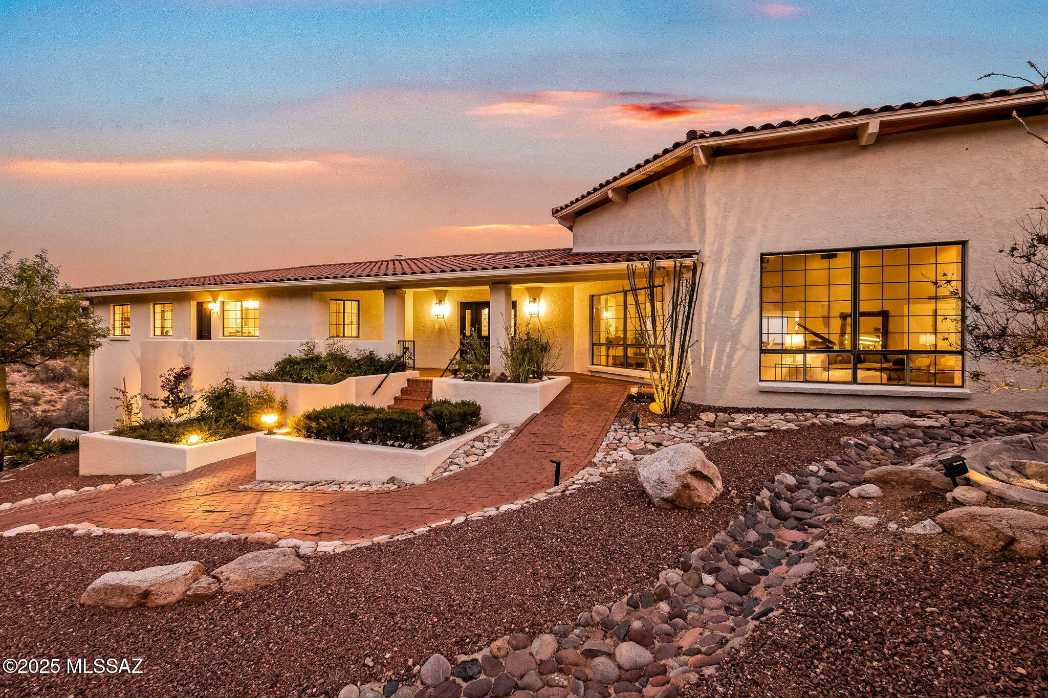 Property Photo: 6841 N La Place AZ 85750