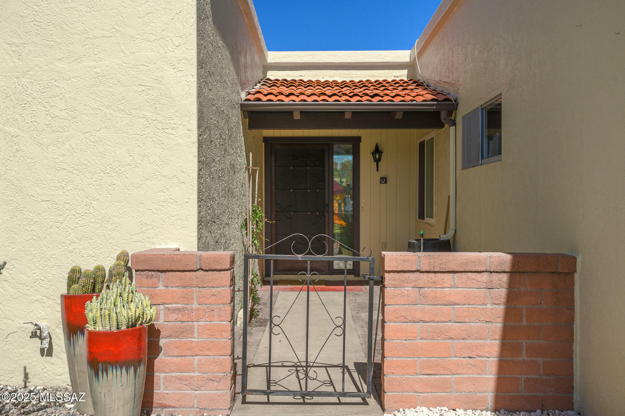 Property Photo: 841 S Camino Del Monte AZ 85614