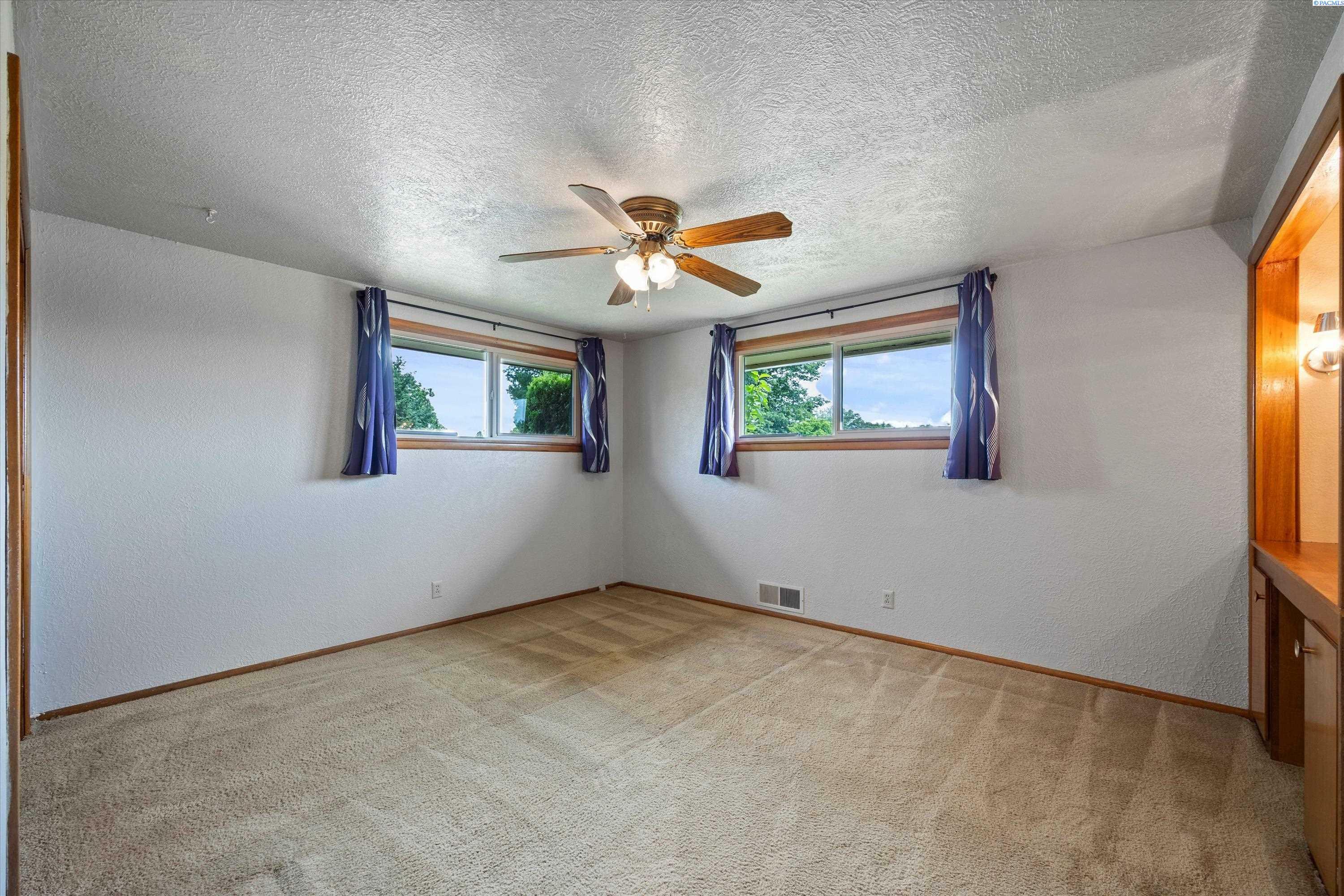508 W Concord Ave  Grandview WA 98930 photo