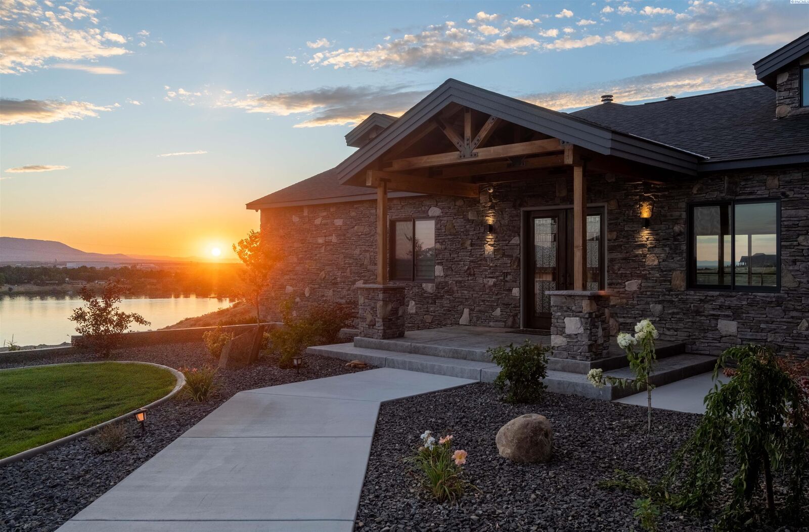 Property Photo:  164 Charolais Trail  WA 99301 