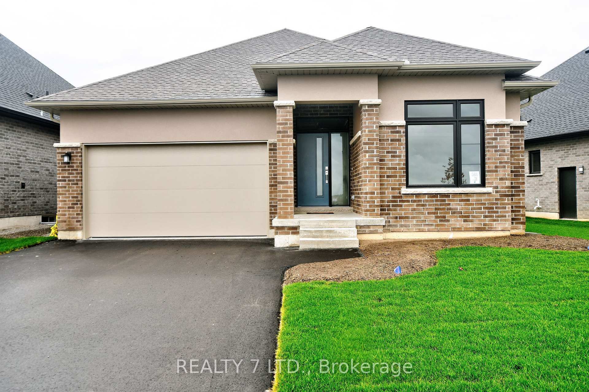 Property Photo: 566 Old Course Trail ON L3B 6G8