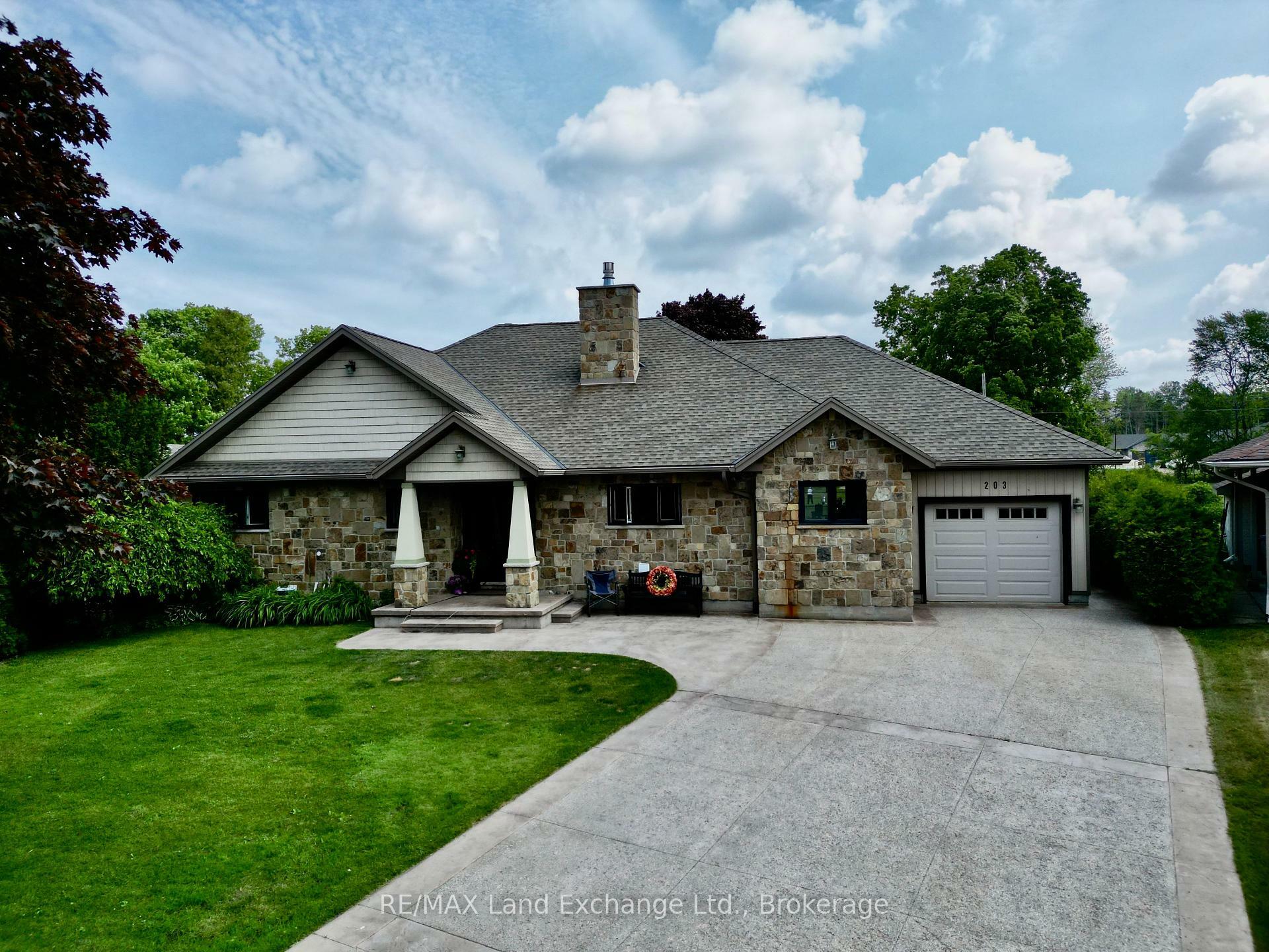 203 Campbell Crescent  Kincardine ON N2Z 1B9 photo