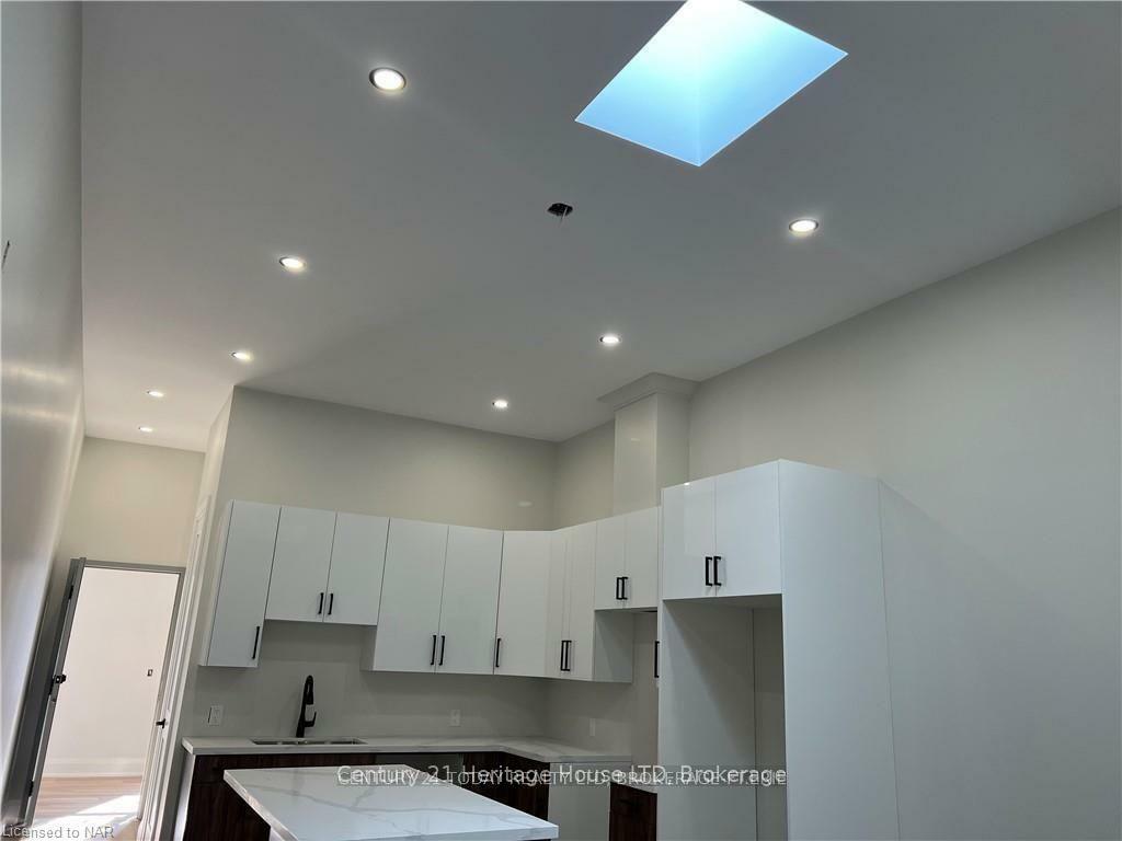 Property Photo: 43 Jarvis Street 202 ON L2A 2S3