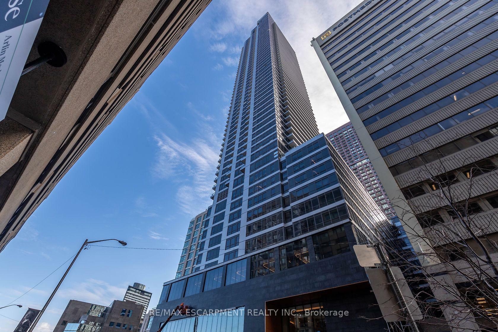 Property Photo: 395 Bloor Street E 2201 ON N4W 0B4