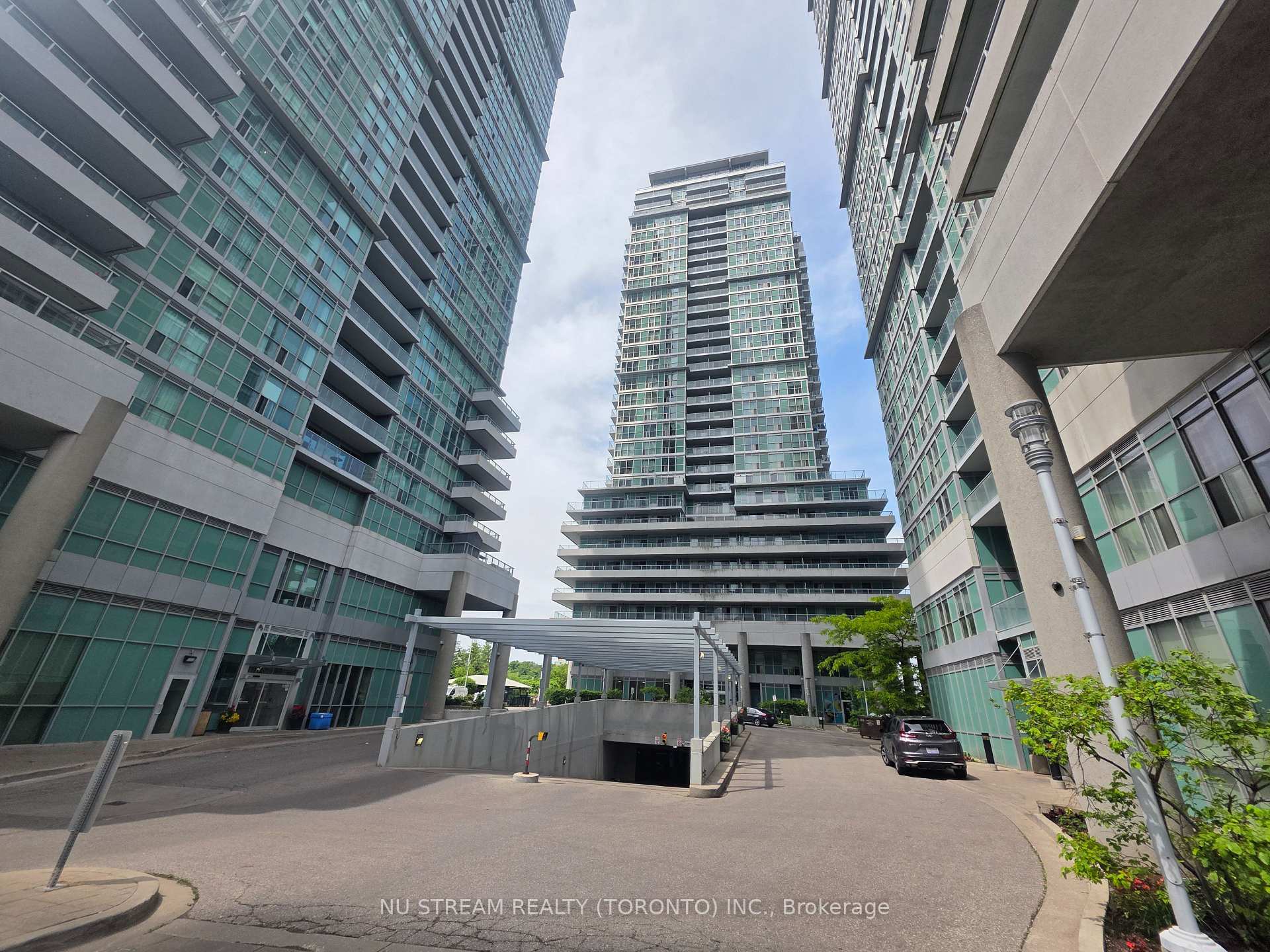 Property Photo: 60 Town Centre Court 812 ON M1P 0B1