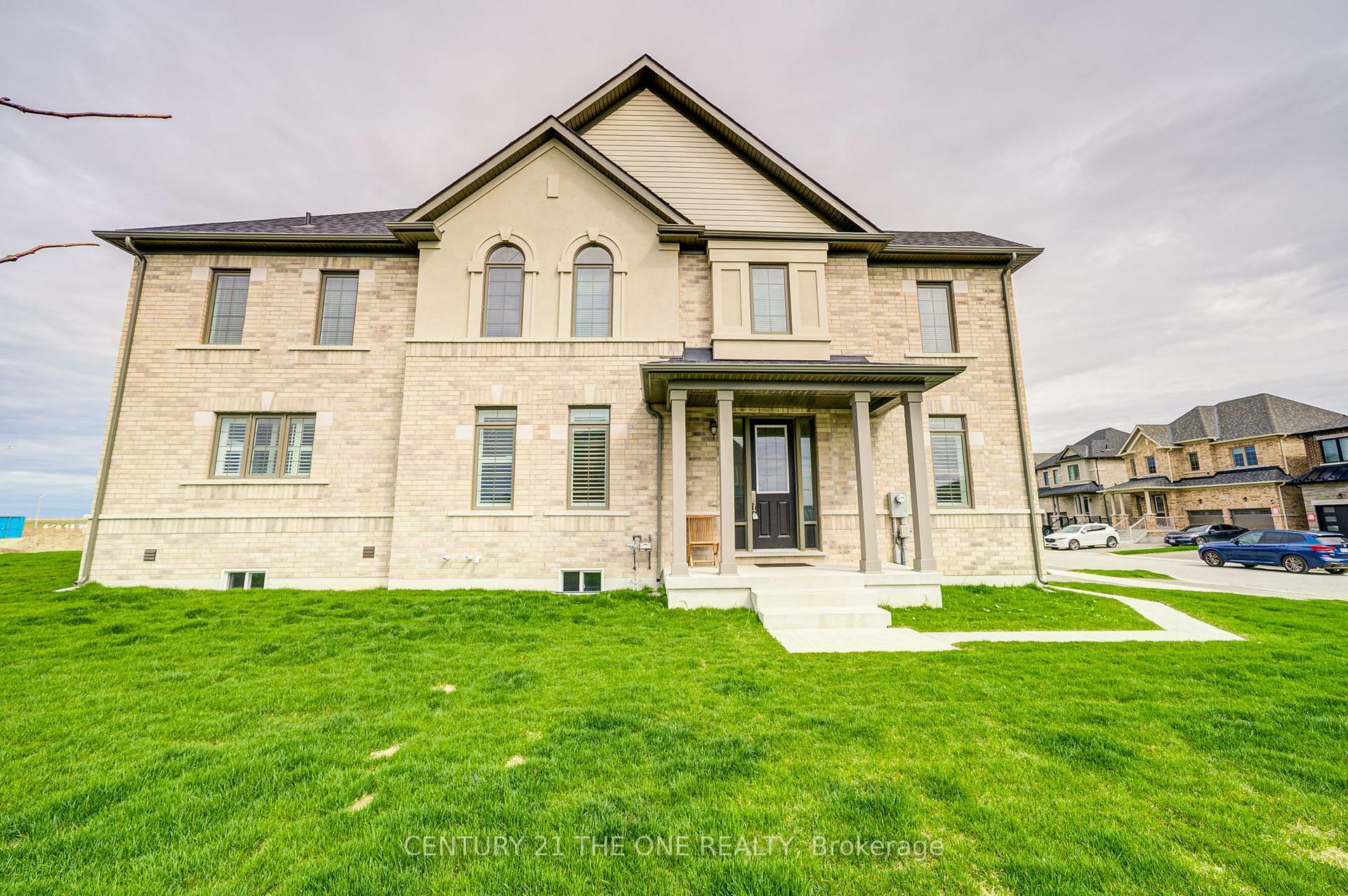 Property Photo:  2 Wesley Brooks Street  ON L1B 0W4 