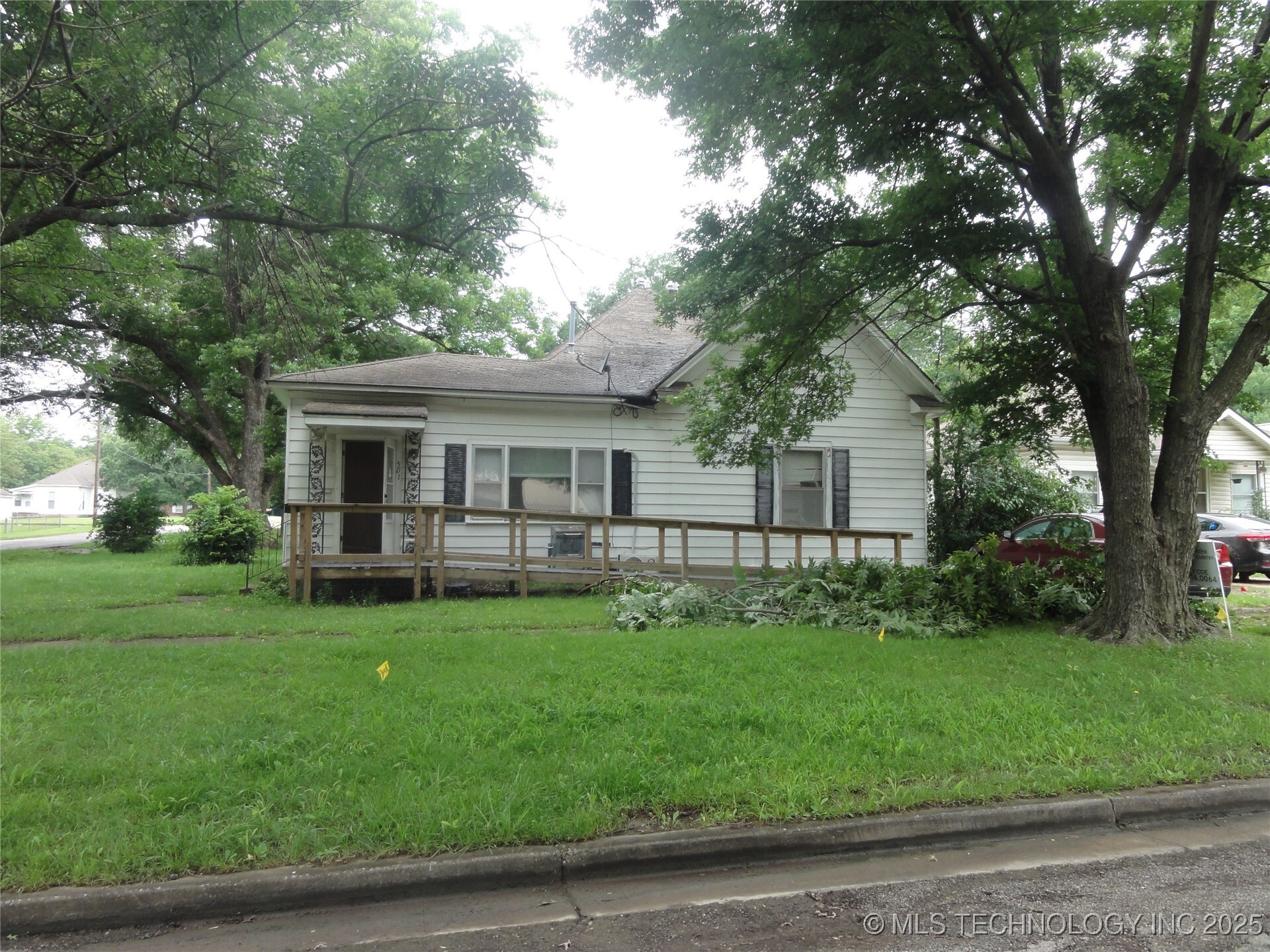 Property Photo: 508 W North Avenue OK 74301