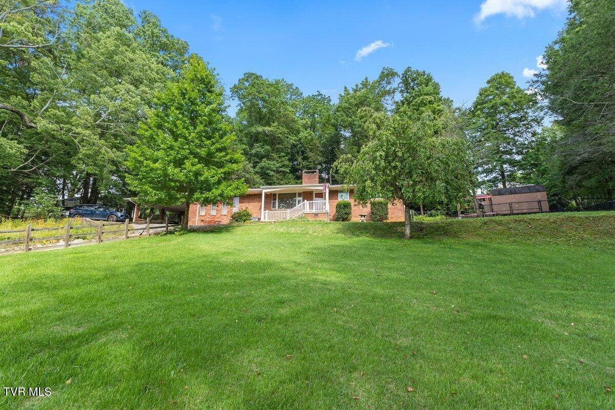 Property Photo: 720 Holly Ave TN 37650