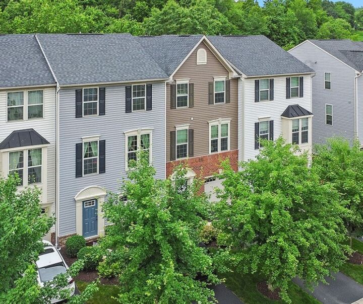 Property Photo:  122 Arbor Trail Dr  PA 15136 