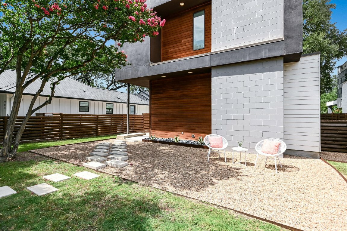 Property Photo:  902 W Live Oak Street  TX 78704 
