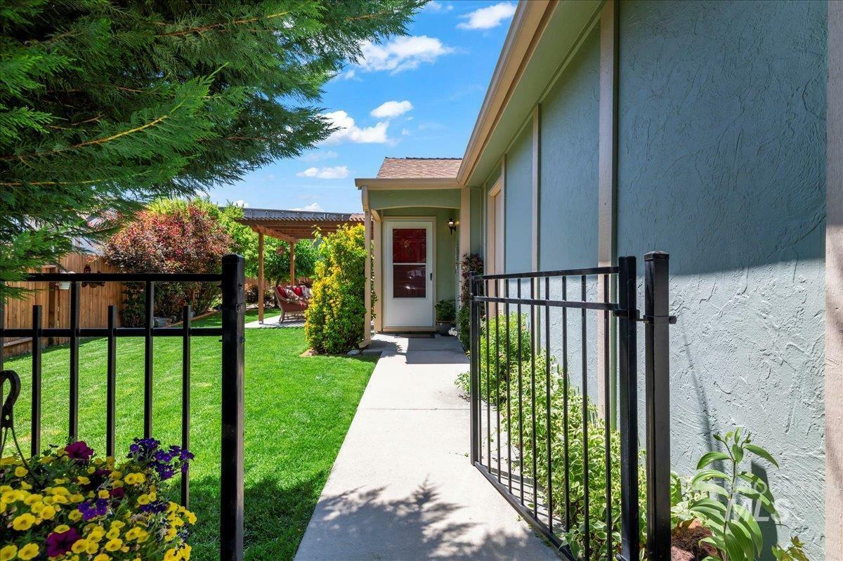 Property Photo: 3977 N Cambria Way ID 83703