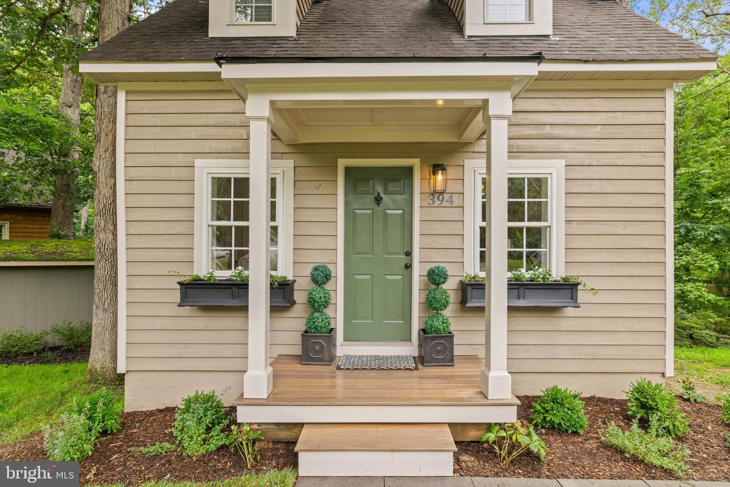Property Photo:  394 White Oak Lane  VA 20135 