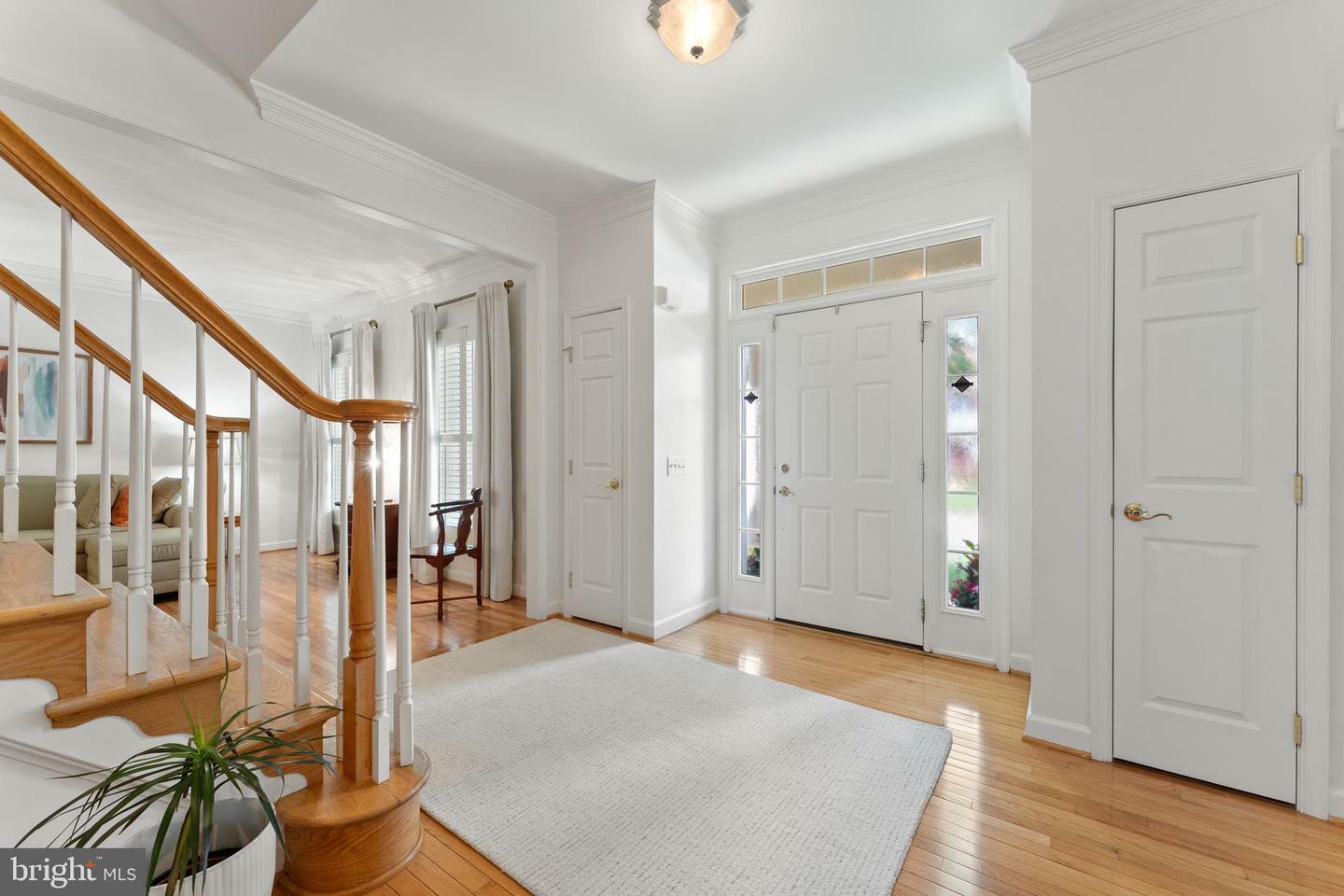 Property Photo:  6847 Creek Crest Way  VA 22150 