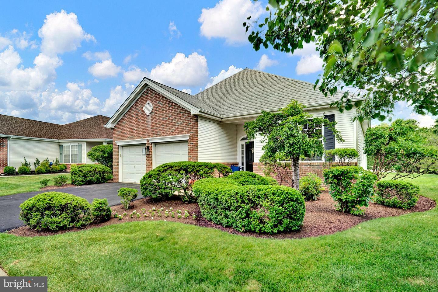 Property Photo:  32 Brewster Court  NJ 08534 